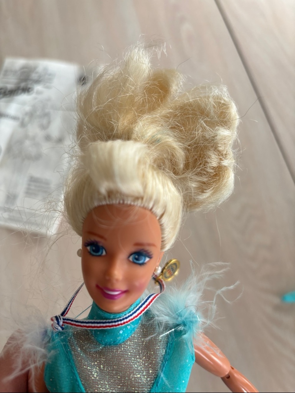 Vintage Barbie Ice Skater Doll in Teal and Purple Outfit and spare tights - Picture 6 of 7